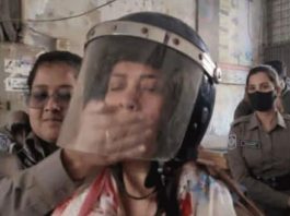 সাংবাদিকদের সঙ্গে কথা বলতে বাধা: সাবেক এমপি তুহিনের মুখ ‘চেপে’ ধরলো পুলিশ