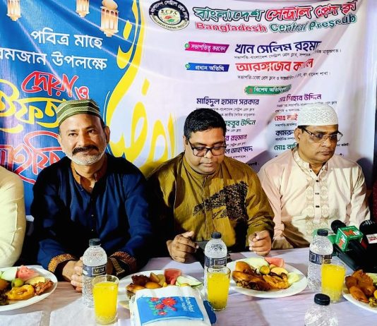 সাভার ক্যান্টনমেন্ট এলাকায় বাংলাদেশ সেন্ট্রাল প্রেস ক্লাবের ইফতার বিতরণ ও দোয়া মাহফিল অনুষ্ঠিত